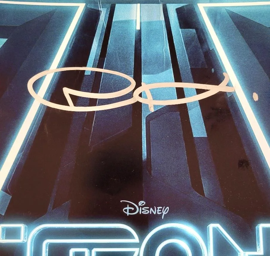 Joseph Kosinski — Joseph Kosinski signed Tron Legacy 24x36 Photo Movie Poster autograph (D) ~ JSA, изображение 2