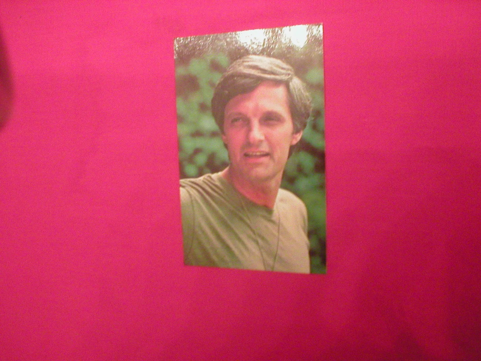 Alan Alda — VINTAGE ALAN ALDA MASH TV PROMO POSTCARD PRE-SIGNED AUTOGRAPHED PHOTO 3.5 X 5.5