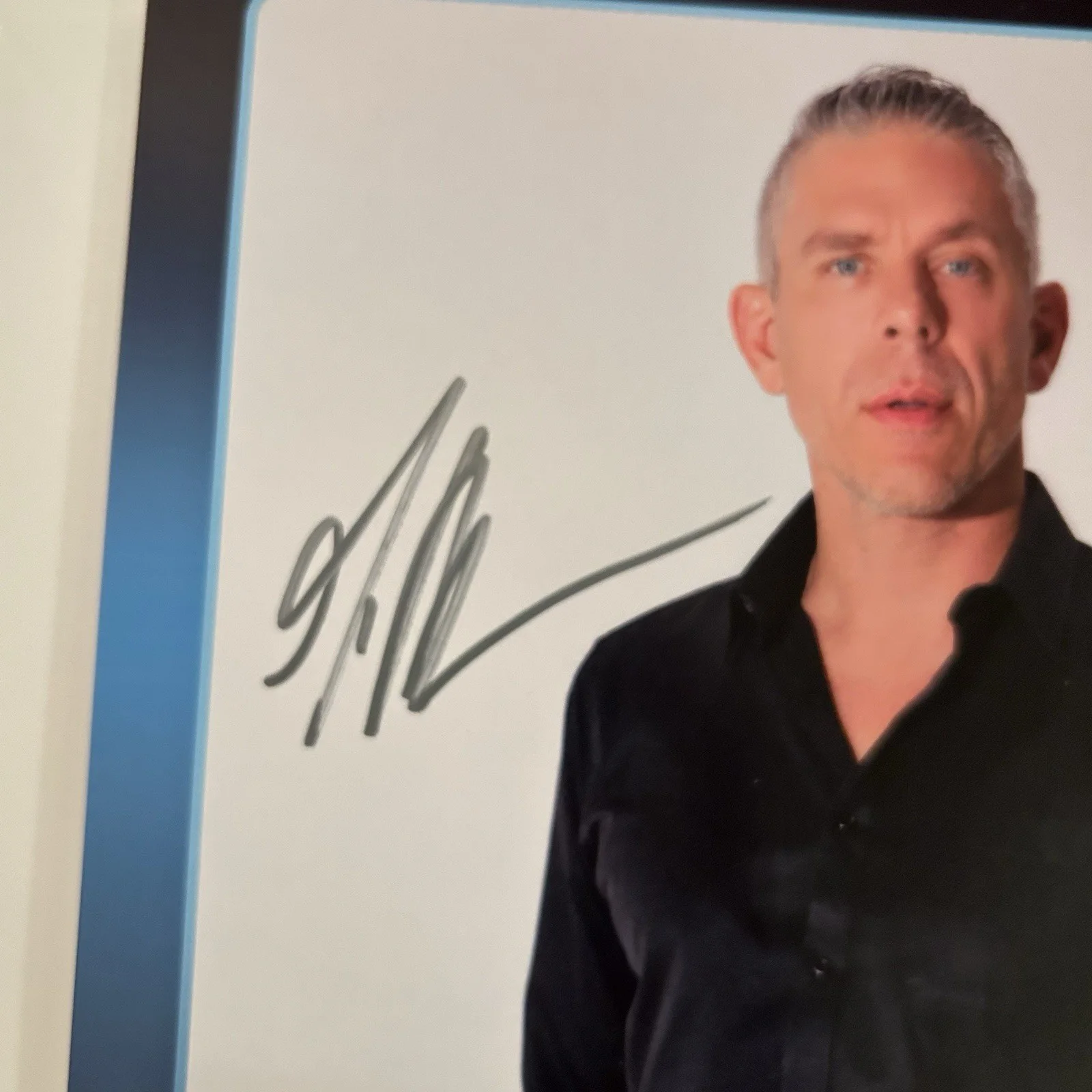 Mick Blue — Adult Star Mick Blue Signed 8x10 Brazzers Promo Photo Autograph AVN Proof Pic, изображение 2