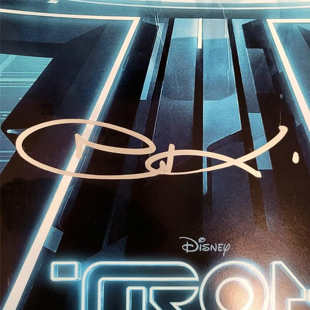 Joseph Kosinski — Joseph Kosinski signed Tron Legacy 24x36 Photo Movie Poster autograph (B) ~ JSA, изображение 2