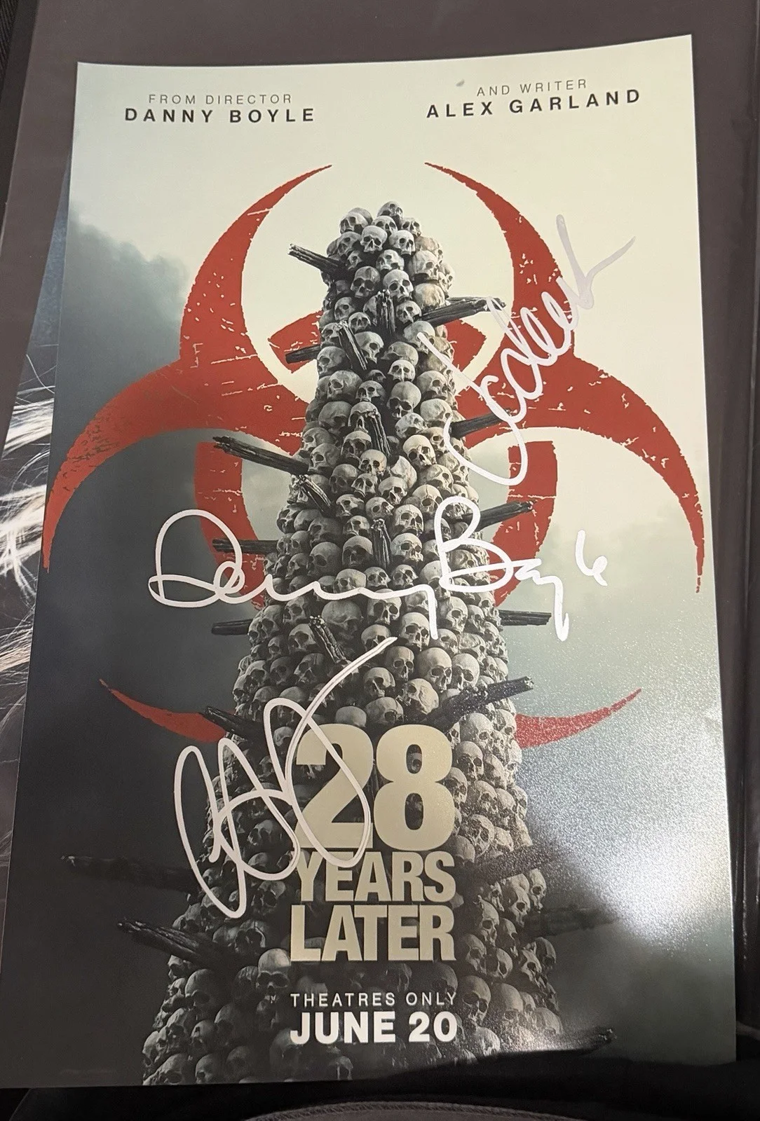 Jodie Comer — 28 Years Later Jodie Comer, Danny Boyle + 1 signed Photo 11x17 Large Autograph, image 2