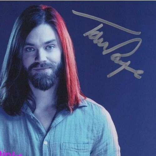 Tom Payne — Tom Payne as Paul "Jesus" Rovia on The walking dead signed 8x10 Photo w/COA (#3), изображение 2
