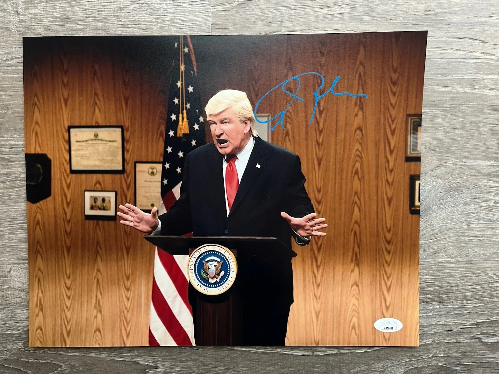 Alec Baldwin — Alec Baldwin Signed SNL Donald Trump 11x14 Photo JSA COA Saturday Night Live, изображение 2