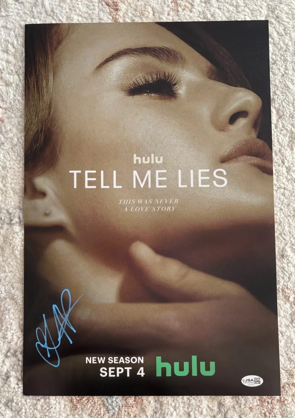 Grace Van Patten — Grace Van Patten Signed Autographed Tell Me Lies 12x18 Photo EXACT PROOF JSA COA, изображение 2
