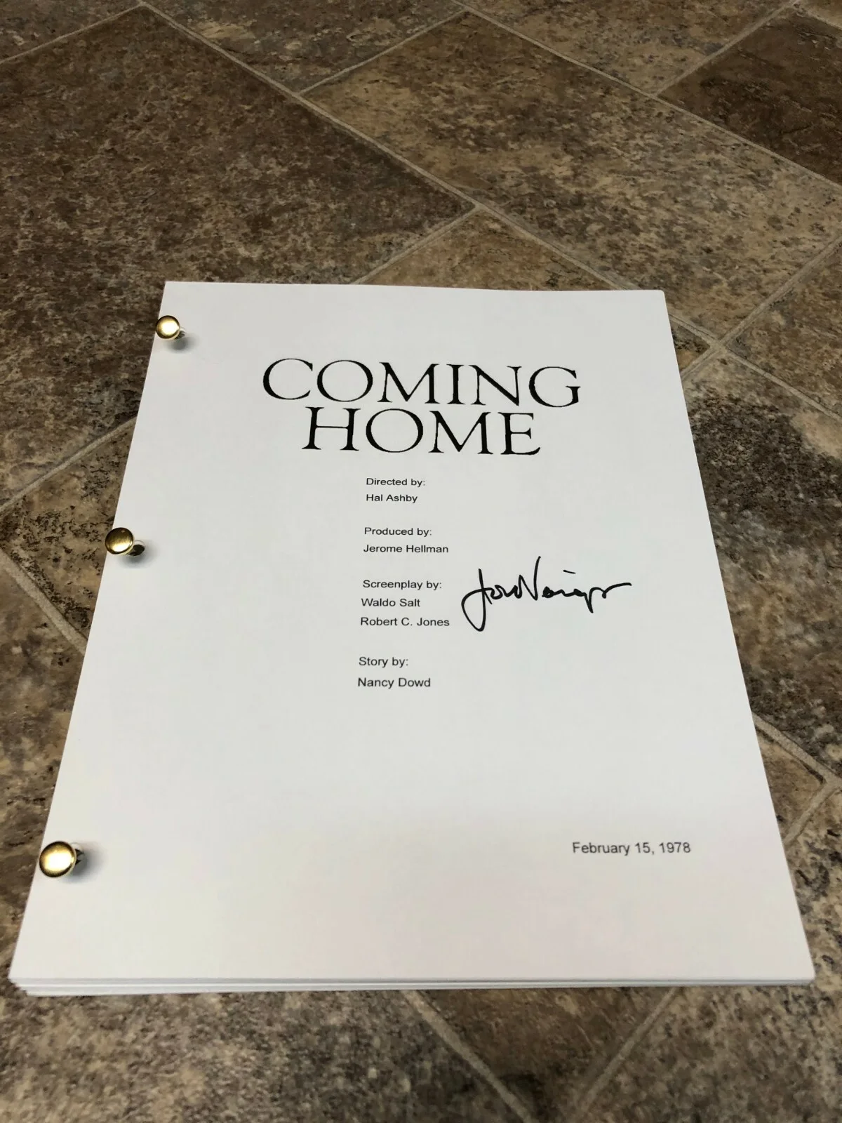 JON VOIGHT — JON VOIGHT COMING HOME SIGNED AUTOGRAPHED FULL MOVIE SCRIPT, image 3
