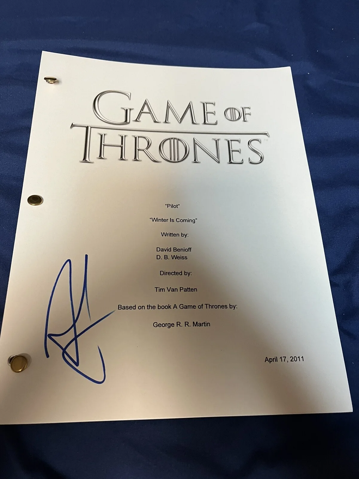 Alfie Allen — ALFIE ALLEN SIGNED AUTOGRAPHED GAME OF THRONES PILOT SCRIPT PROOF THERON GREYJOY