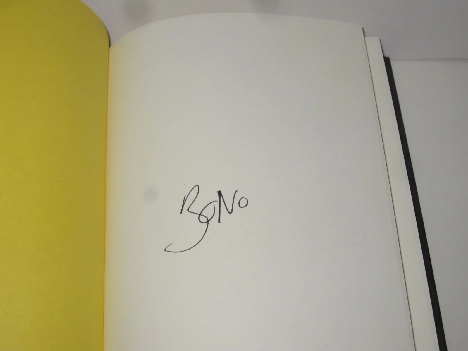 BONO SIGNED SURRENDER BOOK U2 AUTOGRAPH CLASSIC ROCK BARNES & NOBLE JSA LOA, image 3