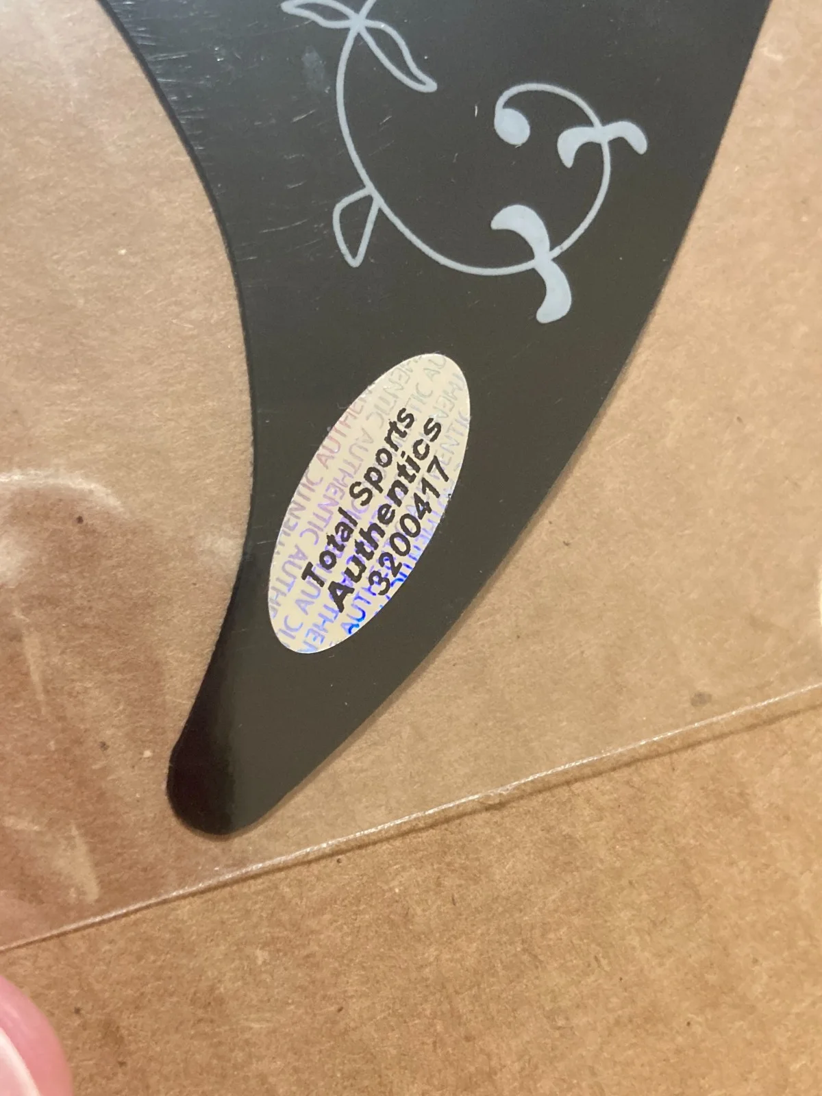 Country Music LEGEND - REBA McENTIRE Signed Guitar Pick Guard with COA, image 3