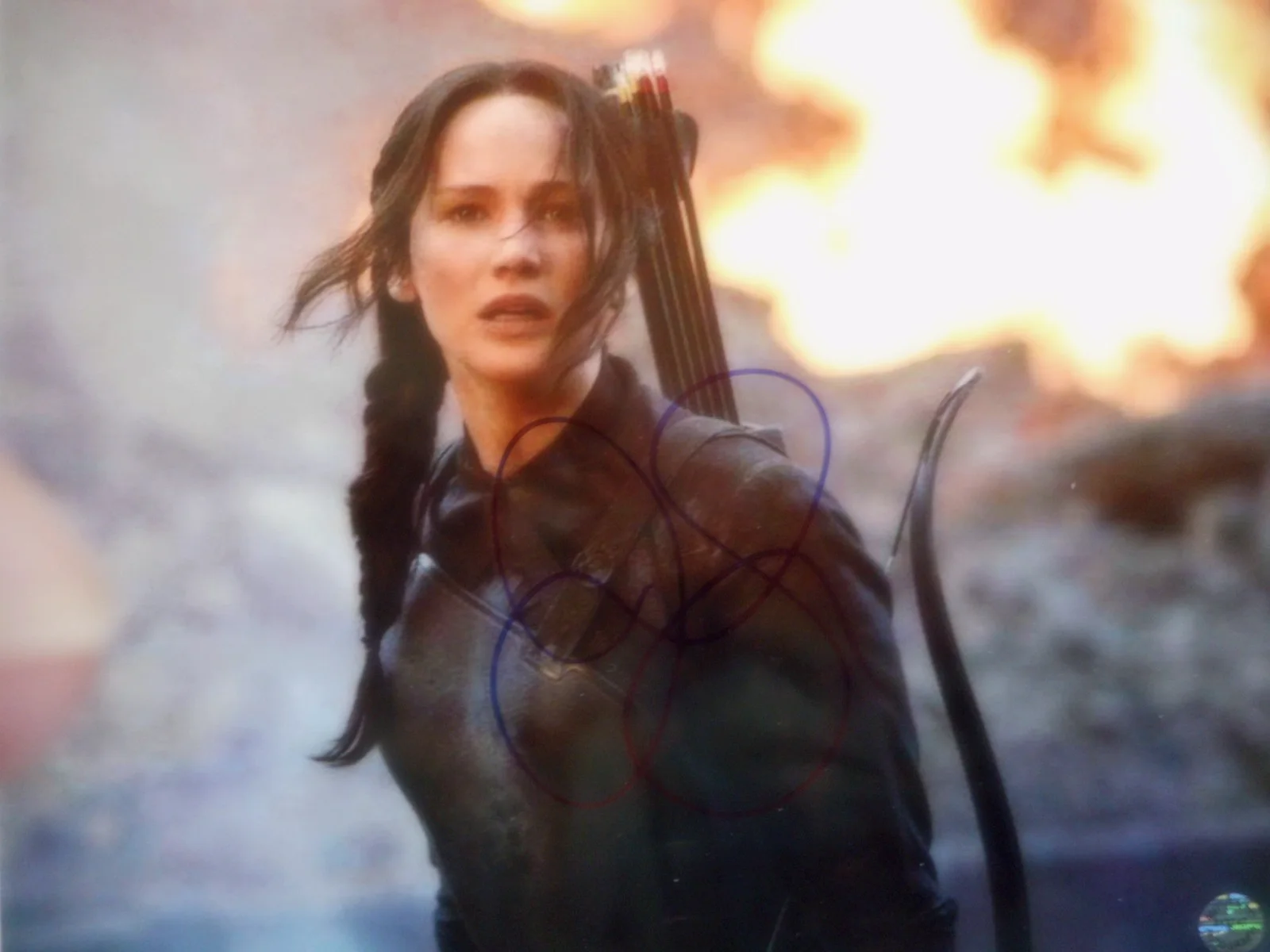 Jennifer Lawrence — Jennifer Lawrence signed THE HUNGER GAMES CATCHING FIRE 8x10 Photo COA & #d Hol