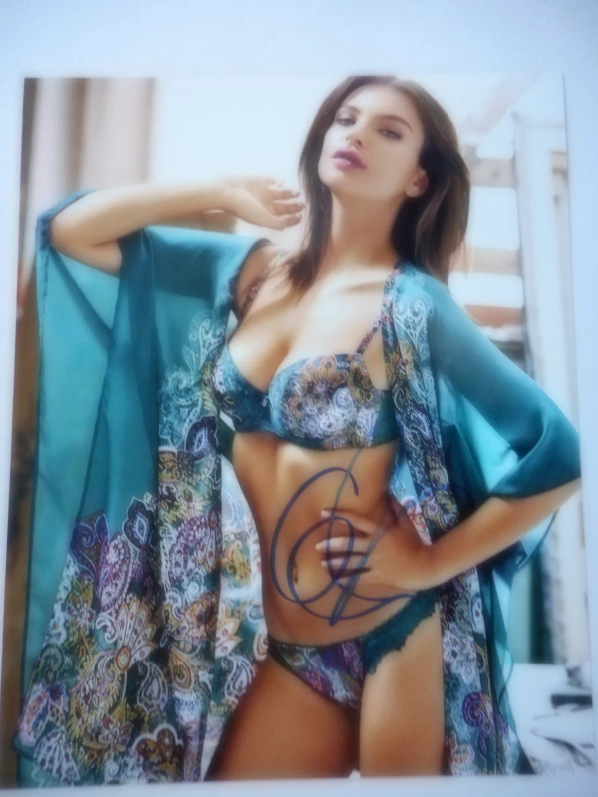Emily Ratajkowski — Emily Ratajkowski signed MODEL/ACTRESS Beautiful Sexy 8x10 Photo W/COA & #d Holo, изображение 2