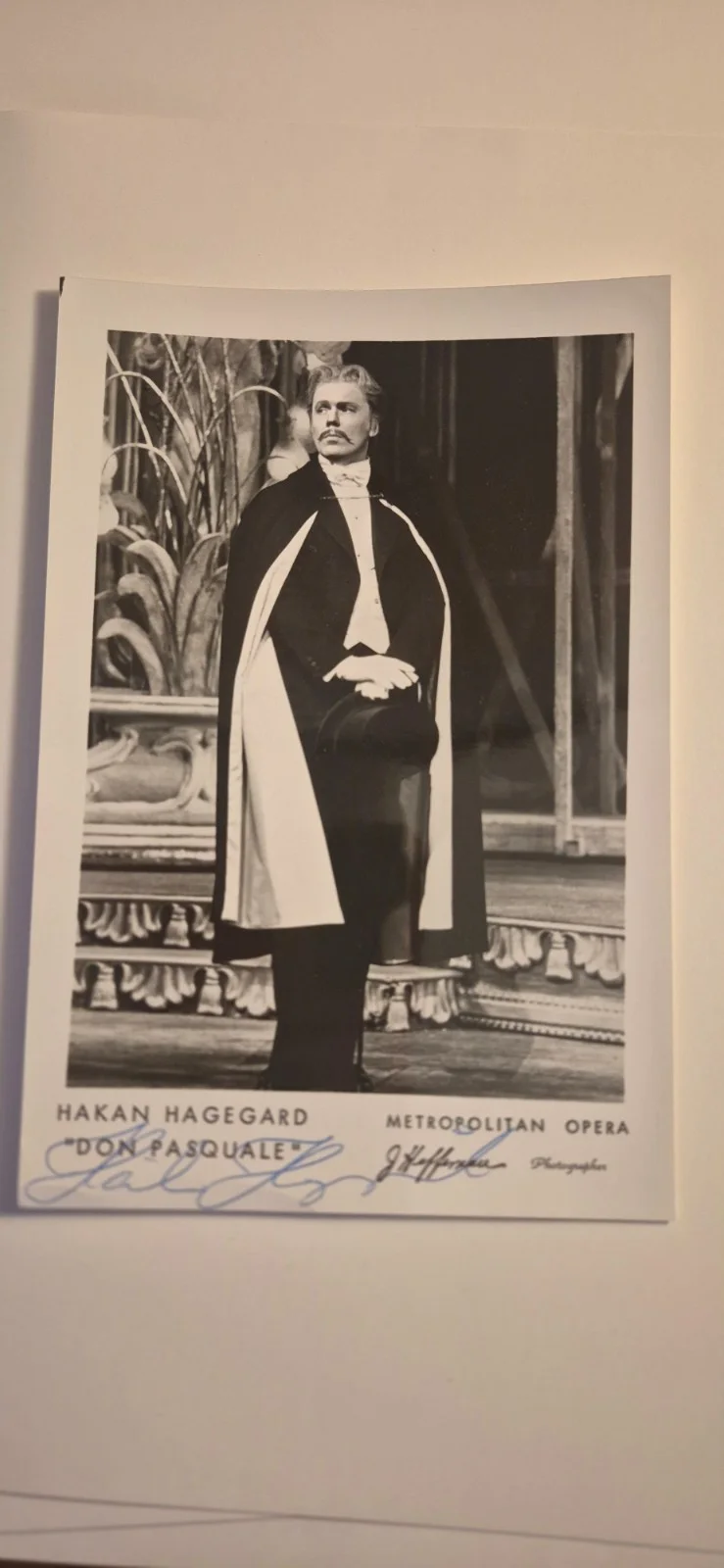 Autographed Opera Pictures: Hakan Hagegard, Metropolitan Opera, image 2