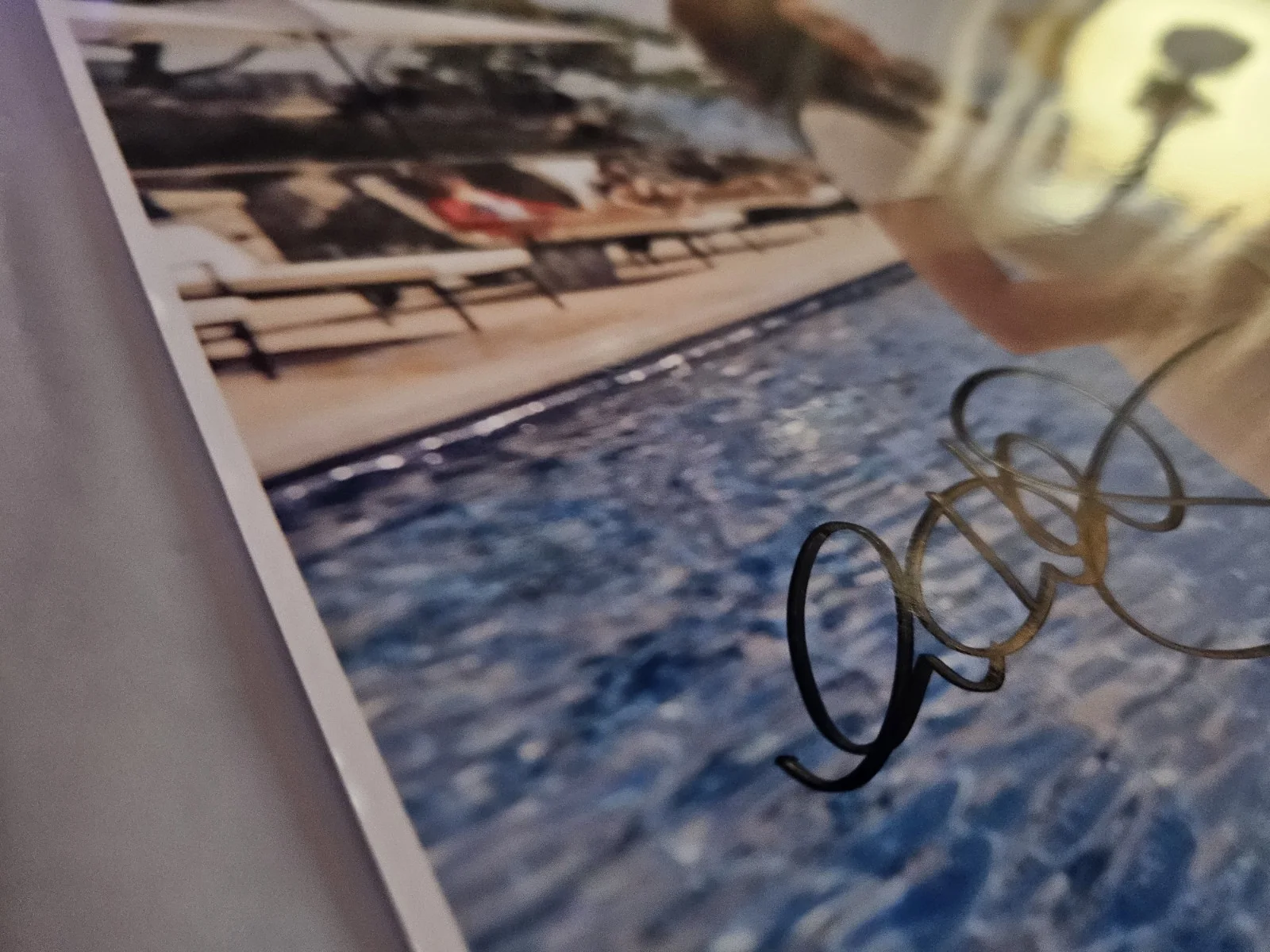 ORIGINAL AUTOGRAPHS REBEL WILSON, ANNE HATHAWAY 12X8.5' COA ✅️ Glossy PHOTO, изображение 3
