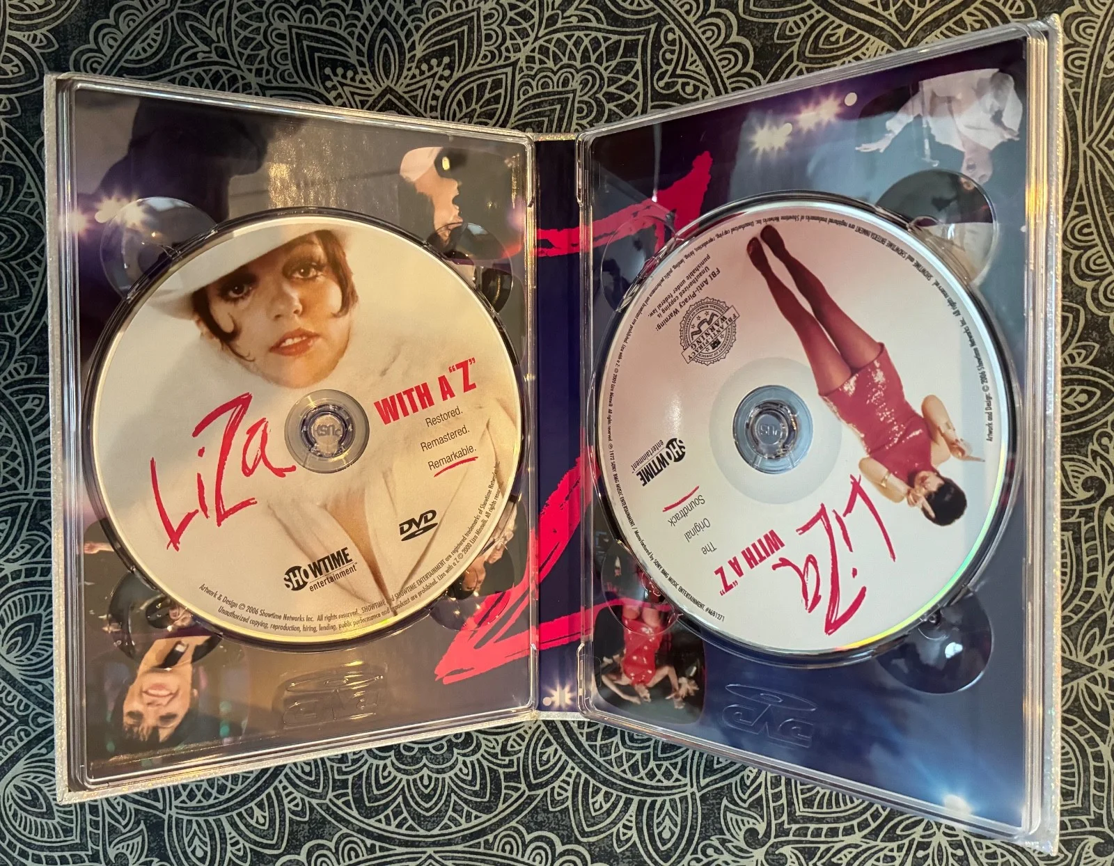 Liza Minelli — Liza Minelli signed in person LIZA WITH A Z DVD + CD box set, изображение 2
