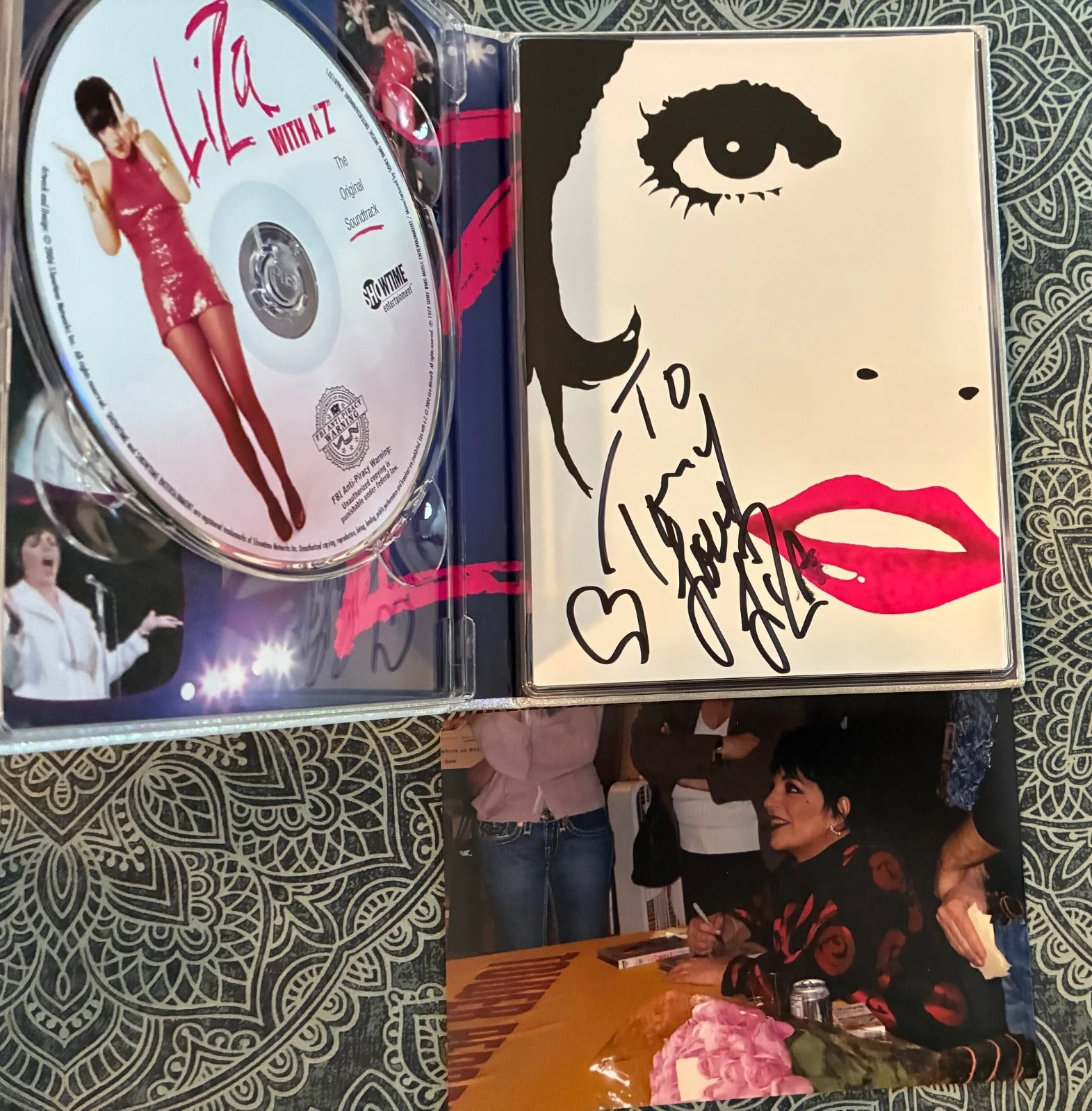 Liza Minelli — Liza Minelli signed in person LIZA WITH A Z DVD + CD box set, изображение 4