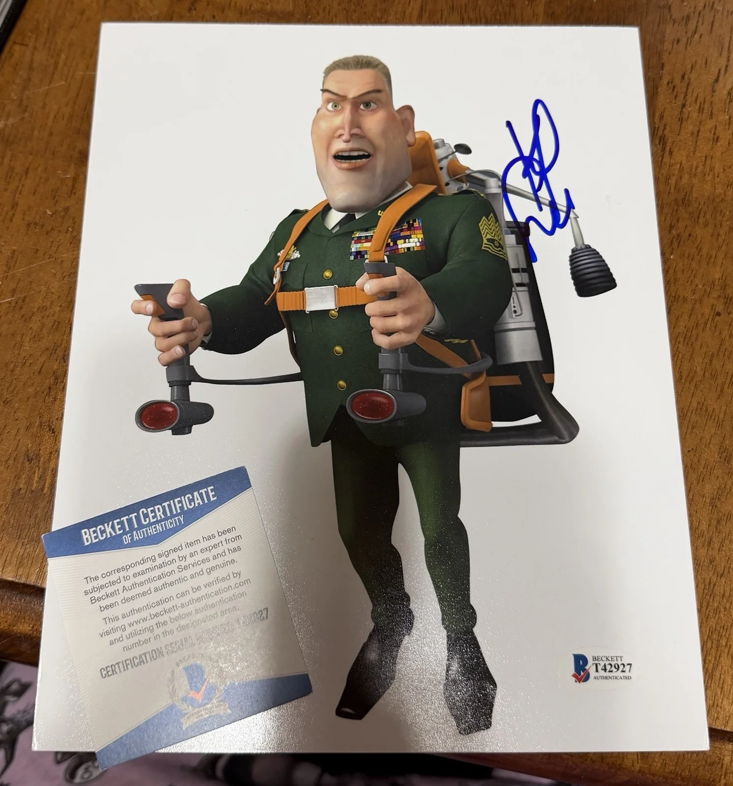 Kiefer Sutherland — KIEFER SUTHERLAND SIGNED 8x10 | BECKETT COA Autographed Monsters Vs Aliens