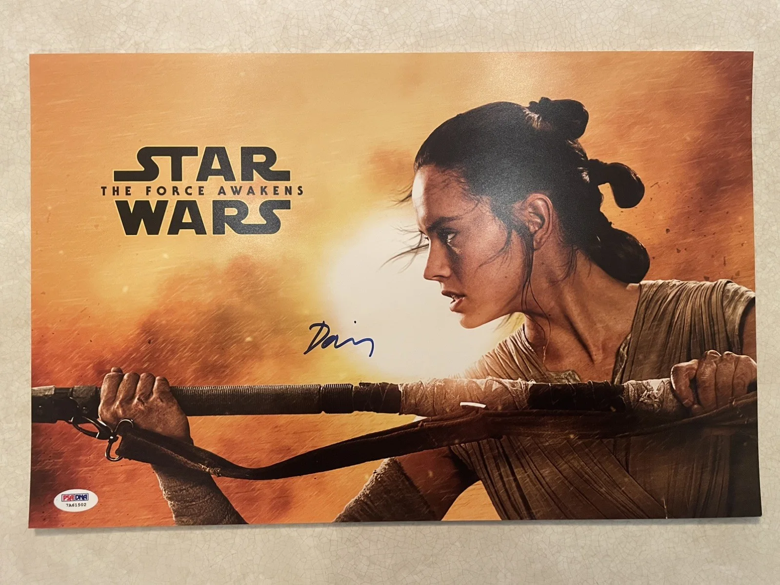 Daisy Ridley — Star Wars The Force Awakens Daisy Ridley AUTOGRAPH Signed 11x17 Photo PSA cert, изображение 2