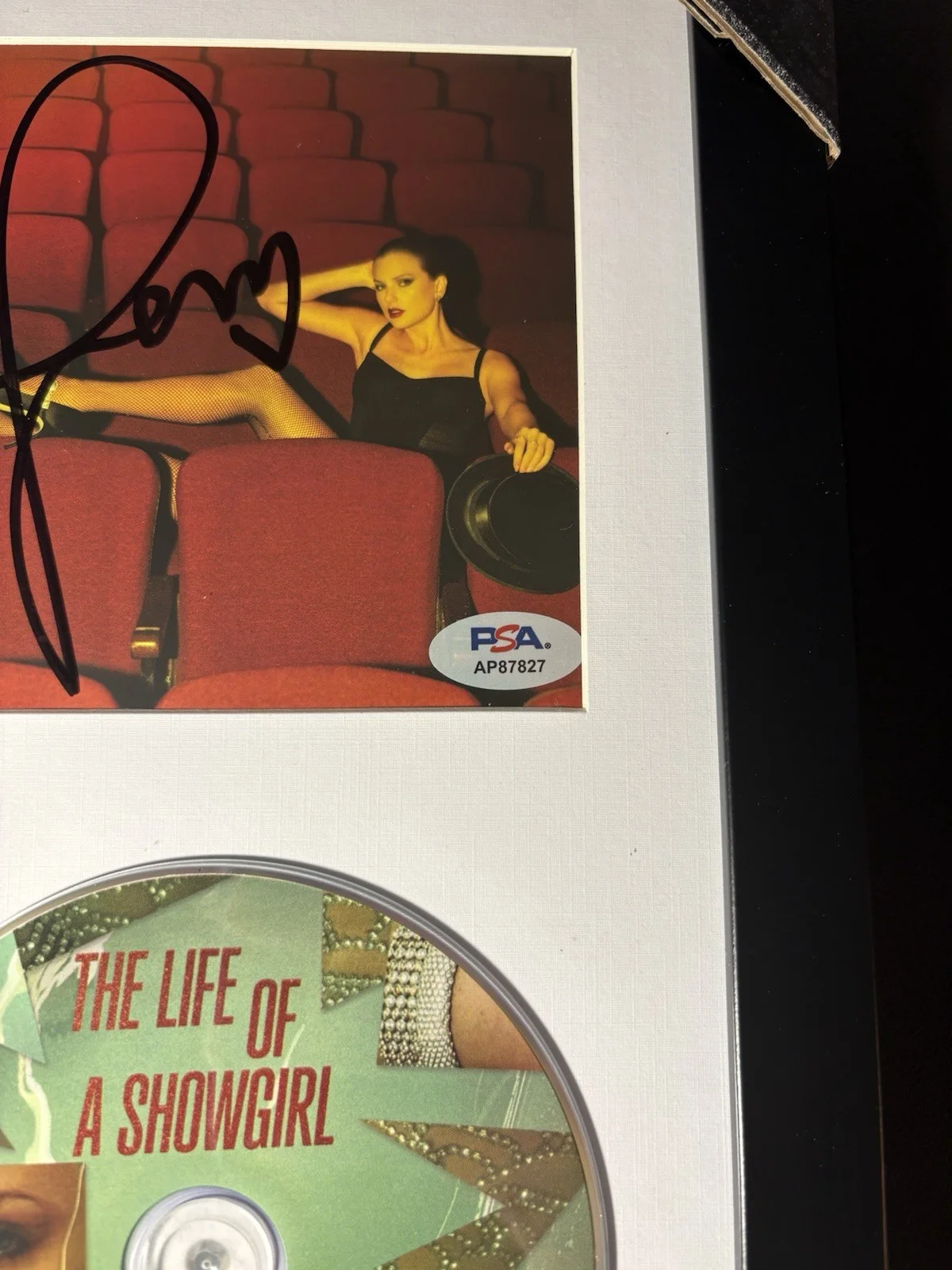 TAYLOR SWIFT LIFE OF A SHOWGIRL CD INSERT SIGNED FRAMED AUTOGRAPH PSA COA MUSIC, изображение 5
