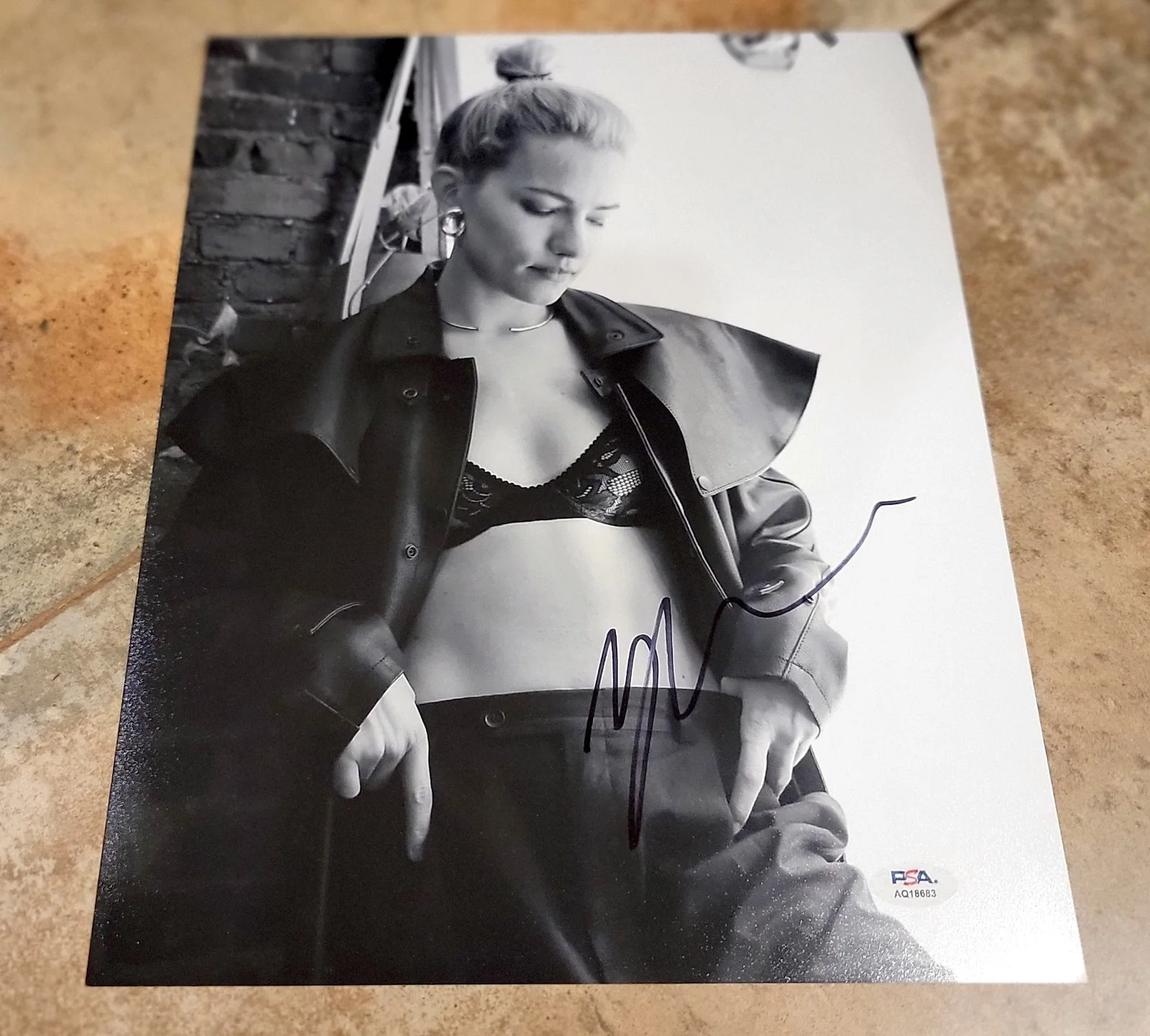 Willa Fitzgerald — Willa Fitzgerald signed 11x14 photo PSA DNA autograph photoshoot bra black white