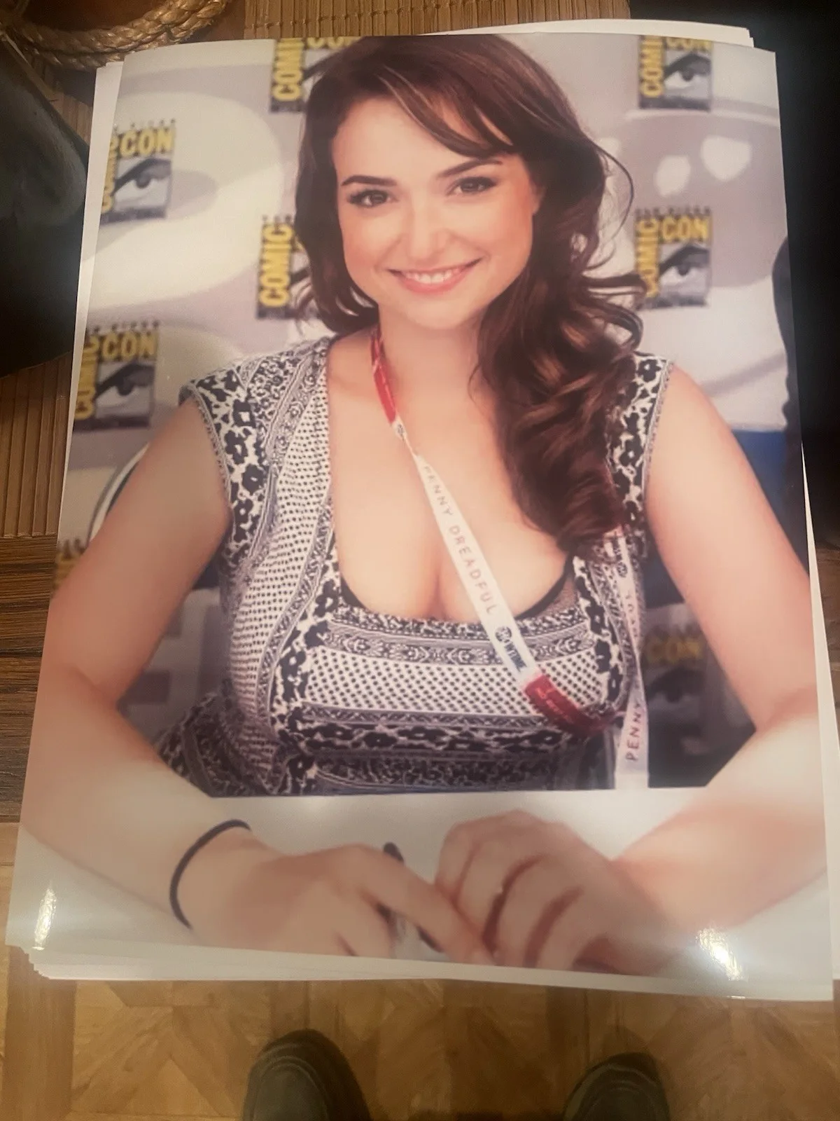 Milana Vayntrub — MILANA VAYNTRUB SIGNED 8x10 PHOTO ACTRESS AT&T LILY AUTOGRAPH AUTHENTIC COA, изображение 4