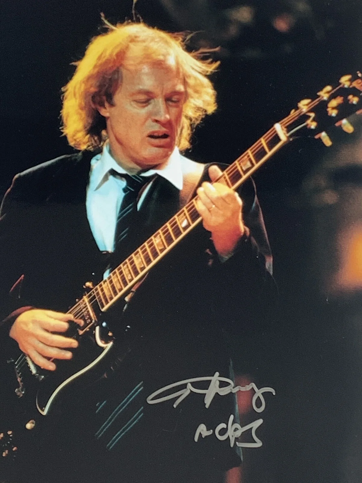 Angus Young signed Photo Ac/Dc 11x14 large in concert psa dna coa, изображение 2