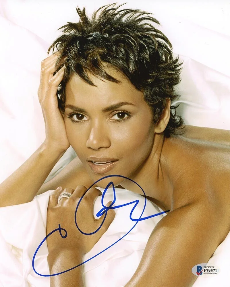 Halle Berry — Halle Berry Hot Autographed Signed 8x10 Photo Beckett BAS COA