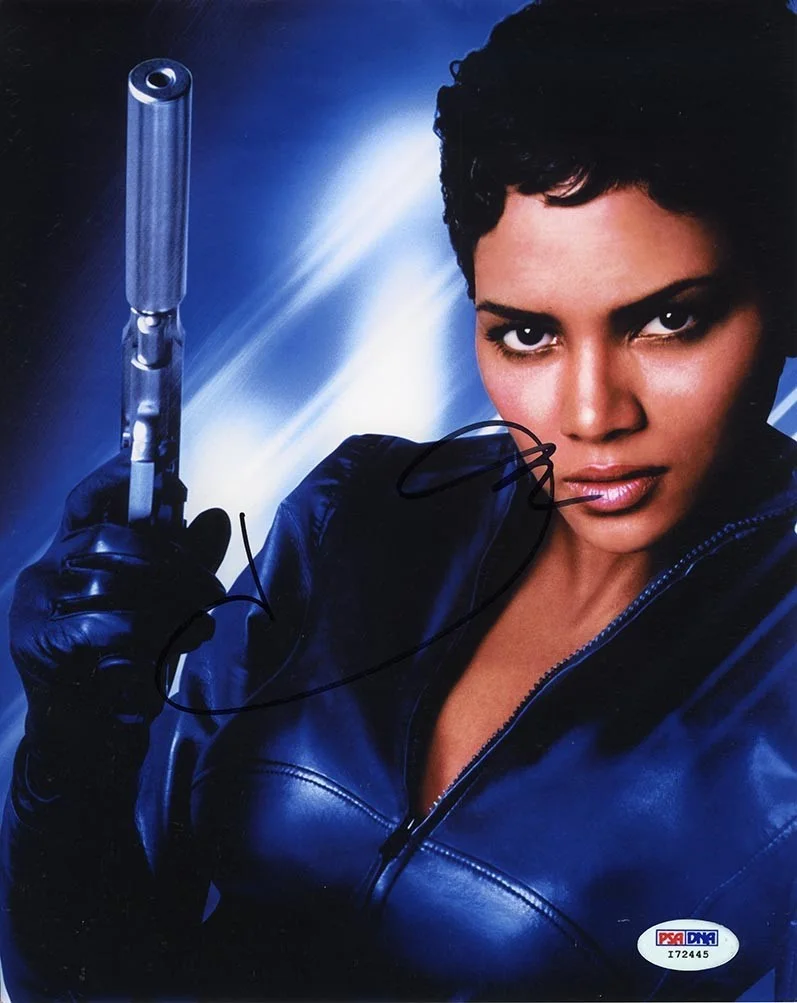 halle berry — Halle Berry James Bond Jinx Autographed Signed 8x10 Photo Authentic PSA/DNA COA
