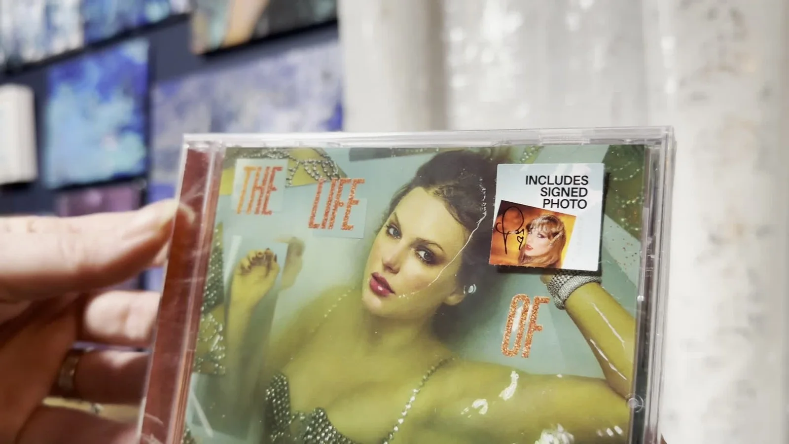 Taylor Swift The Life Of A Showgirl CD With Hand Signed Photo 1 - Detached Heart, изображение 2