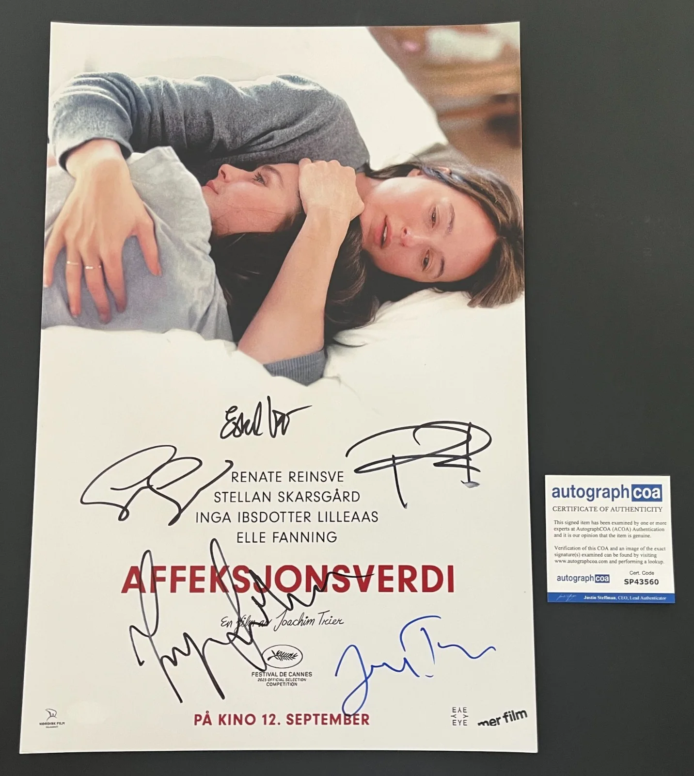 SENTIMENTAL VALUE CAST RENATE REINSVE +4 SIGNED 12x18 PHOTO w/EXACT PROOF & COA, image 2