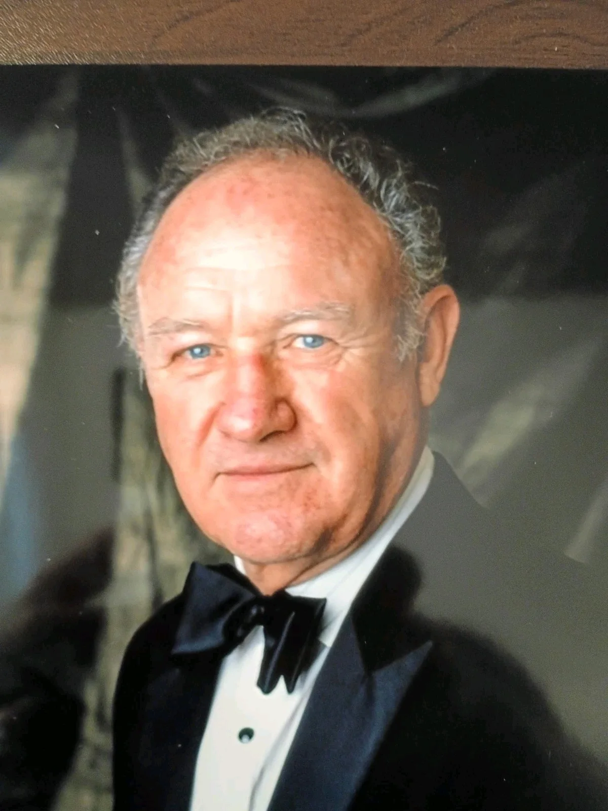 Gene Hackman — Gene Hackman Superman Signed 8x10 COA W/Matching Numbered Sticker, image 2