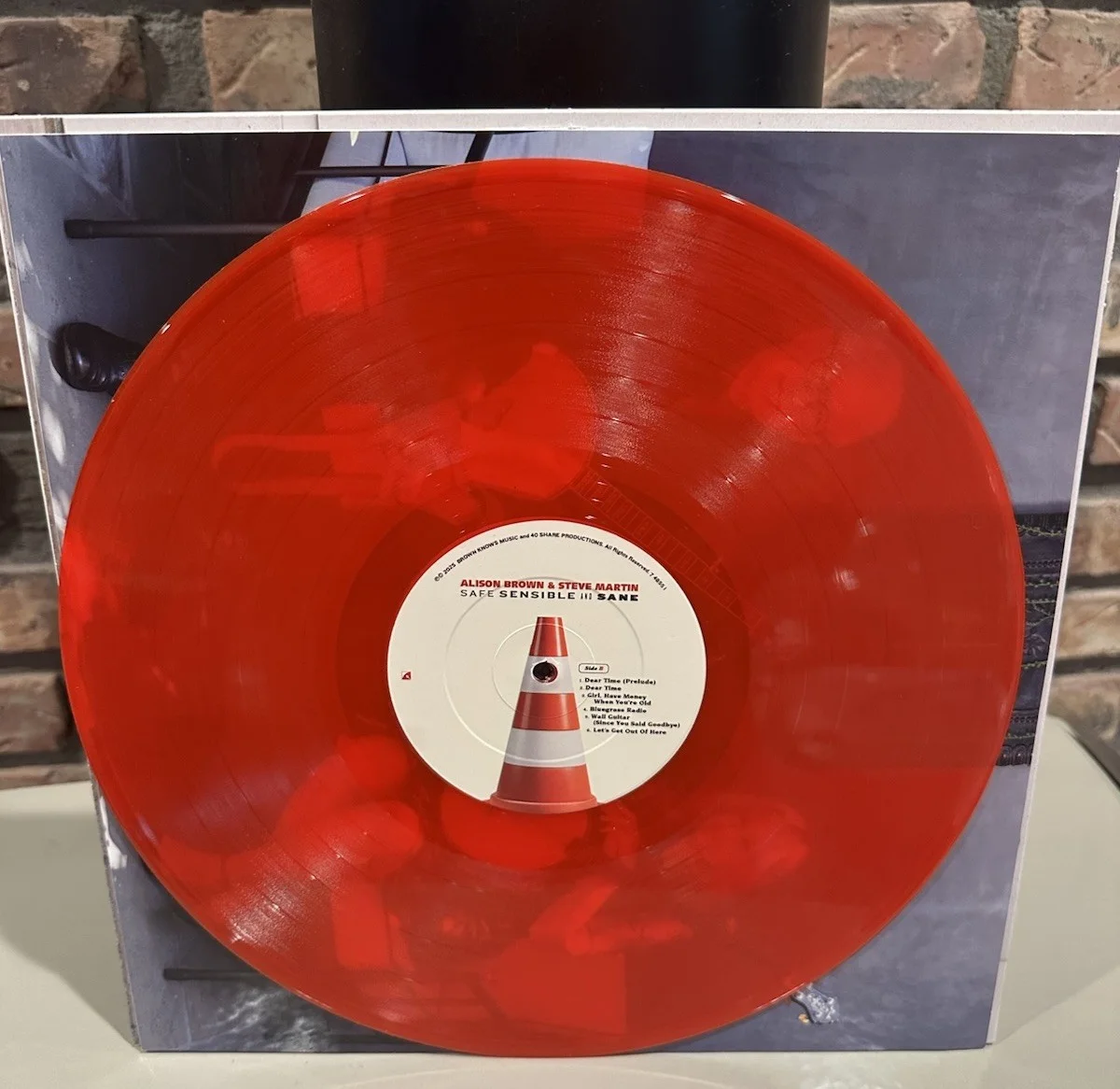 Alison Brown & STEVE MARTIN Autographed Safe, Sensible, And Sane Red Vinyl LP, изображение 2