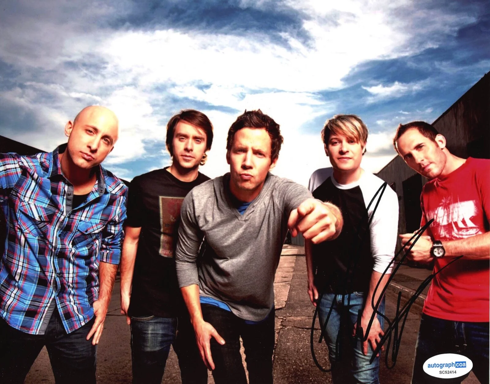 CHUCK COMEAU — Chuck Comeau signed "SIMPLE PLAN" 8x10 Photo EXACT PROOF c Autographed ACOA COA, image 4