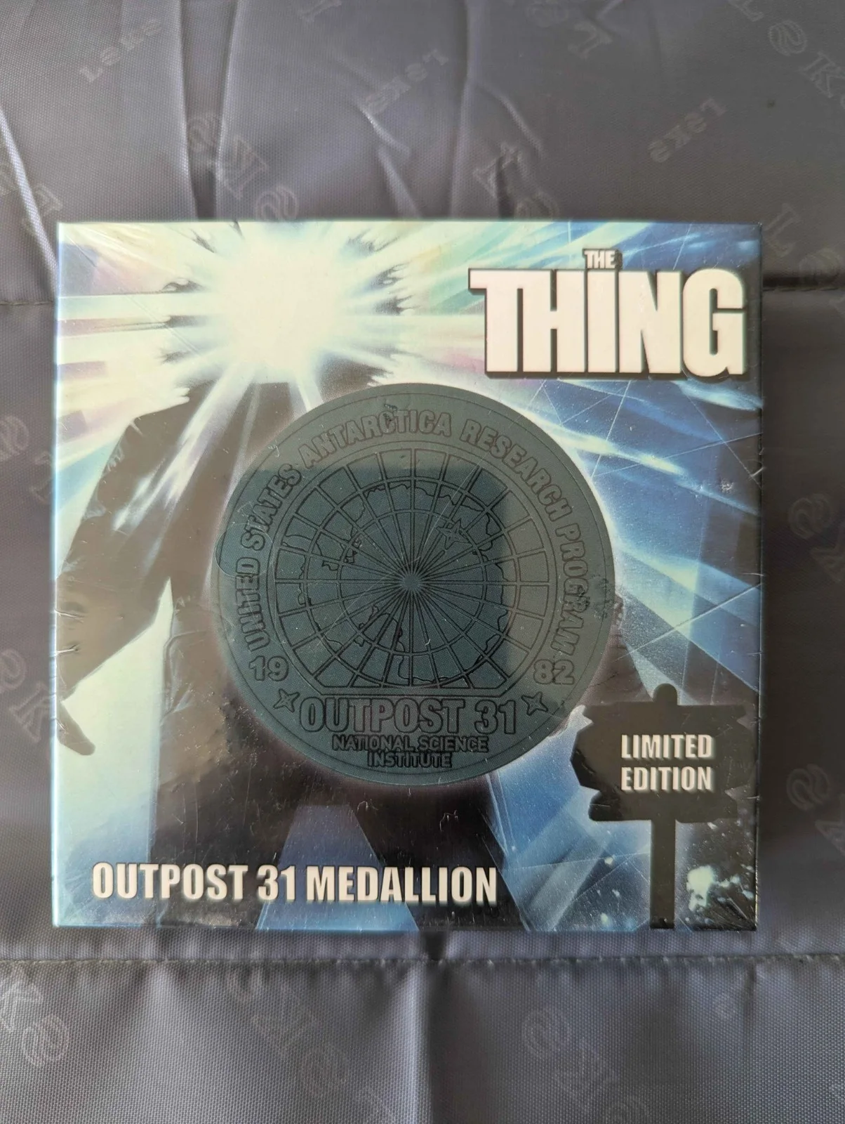 The Thing Limited Edition Embossed Medallion John Carpenter, image 2