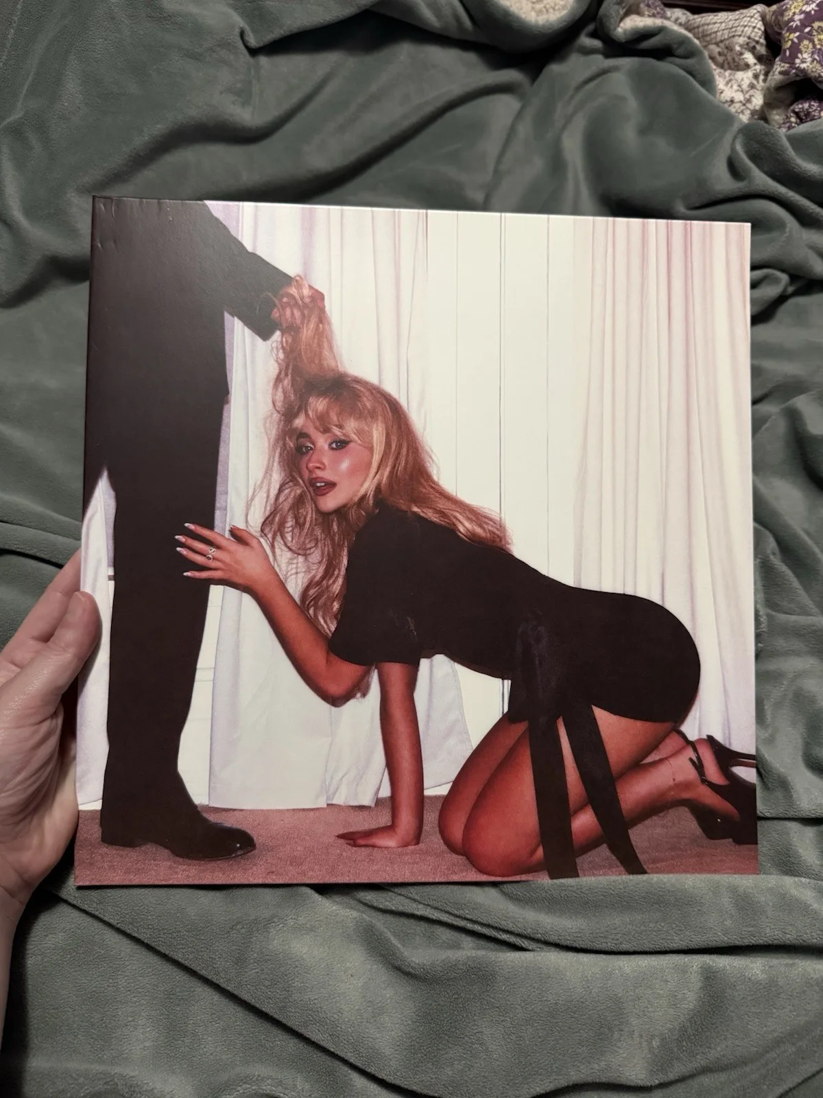 Sabrina Carpenter Signed Autographed Insert Man’s Best Friend Vinyl LP, изображение 4
