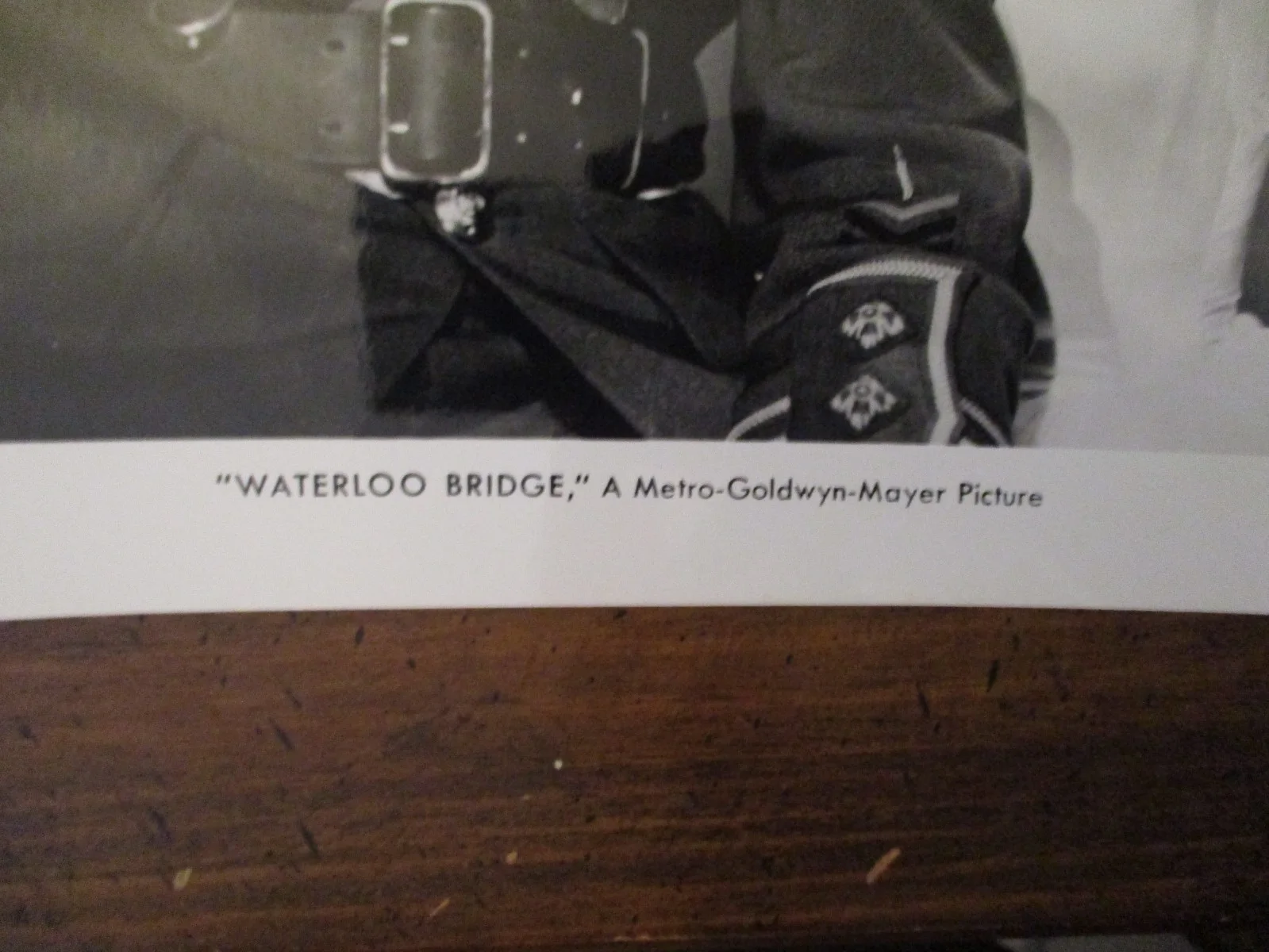 Vivien Leigh/Robert Taylor(WATERLOO BRIDGE)1940 8 x 10 Black & White Press Photo, изображение 2