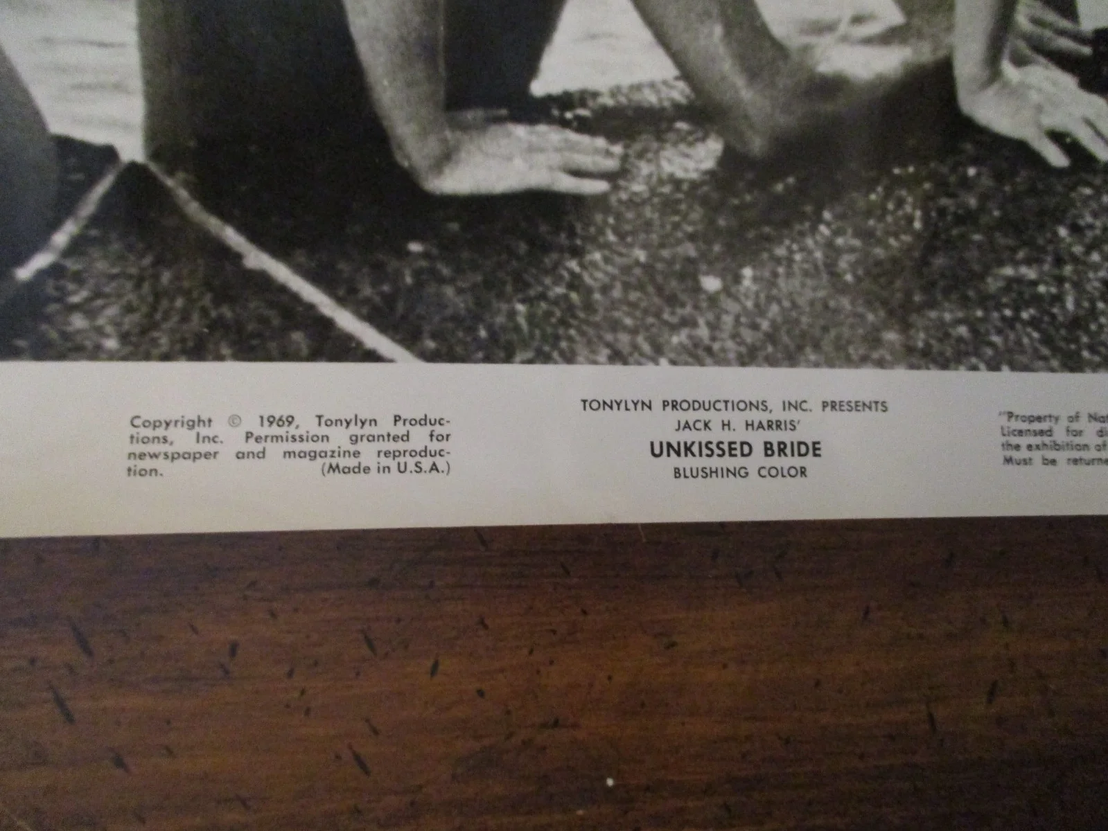 Danica d'Hondt/Anne Helm(UNKISSED BRIDE)1969 10 x 8 Black and White Press Photo, изображение 2