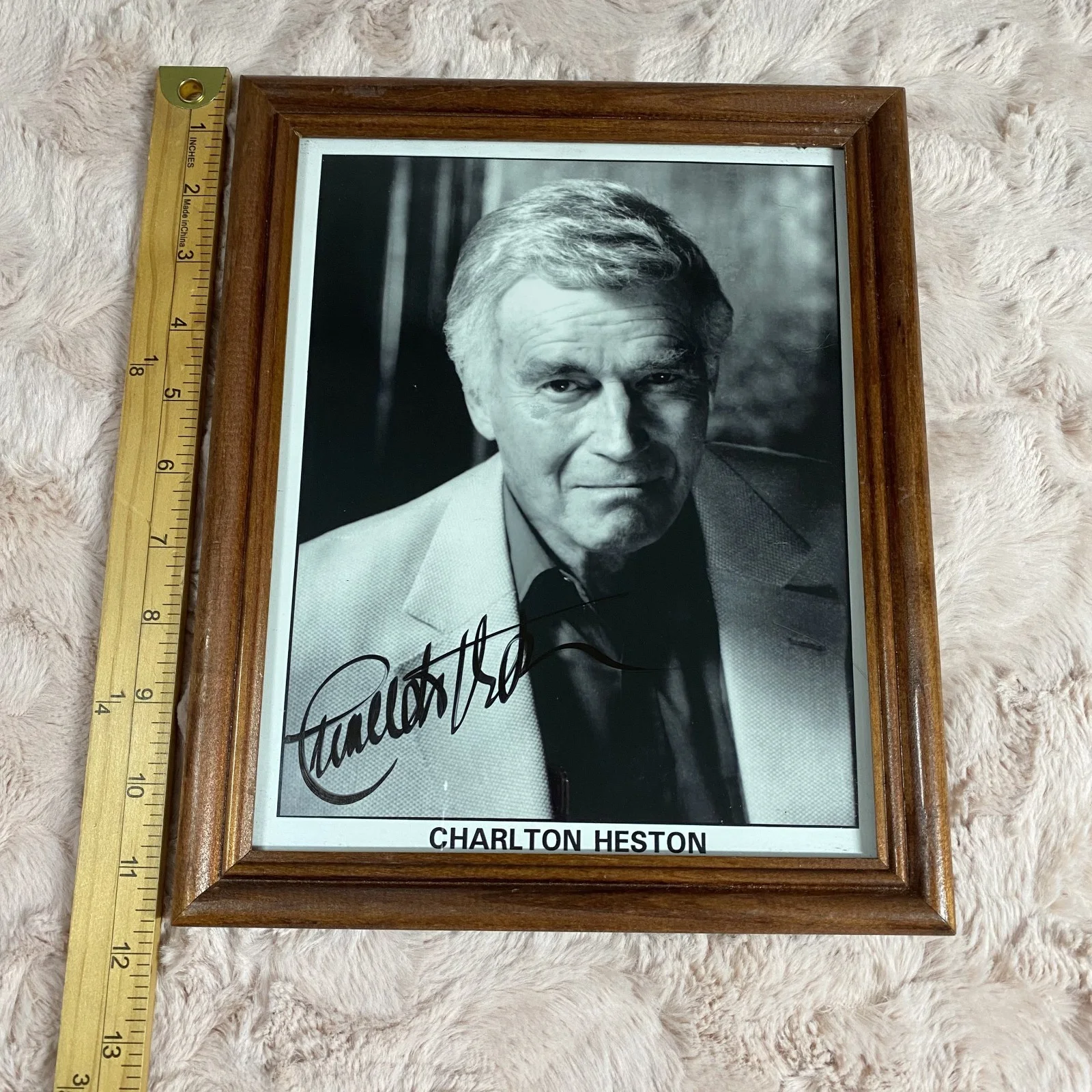 Charlton Heston — Charlton Heston B&W Signed Publicity Photo Autograph Wooden Framed 11"x9", изображение 2