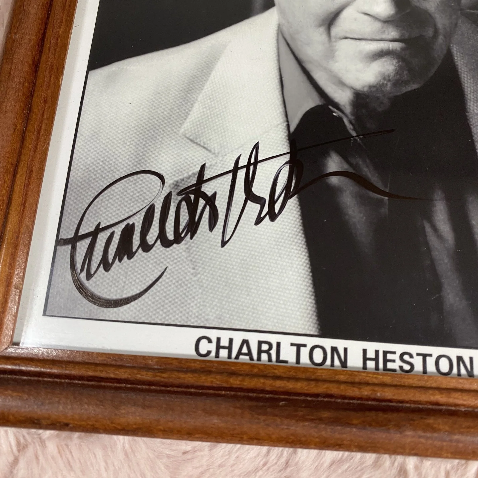 Charlton Heston — Charlton Heston B&W Signed Publicity Photo Autograph Wooden Framed 11"x9", изображение 4