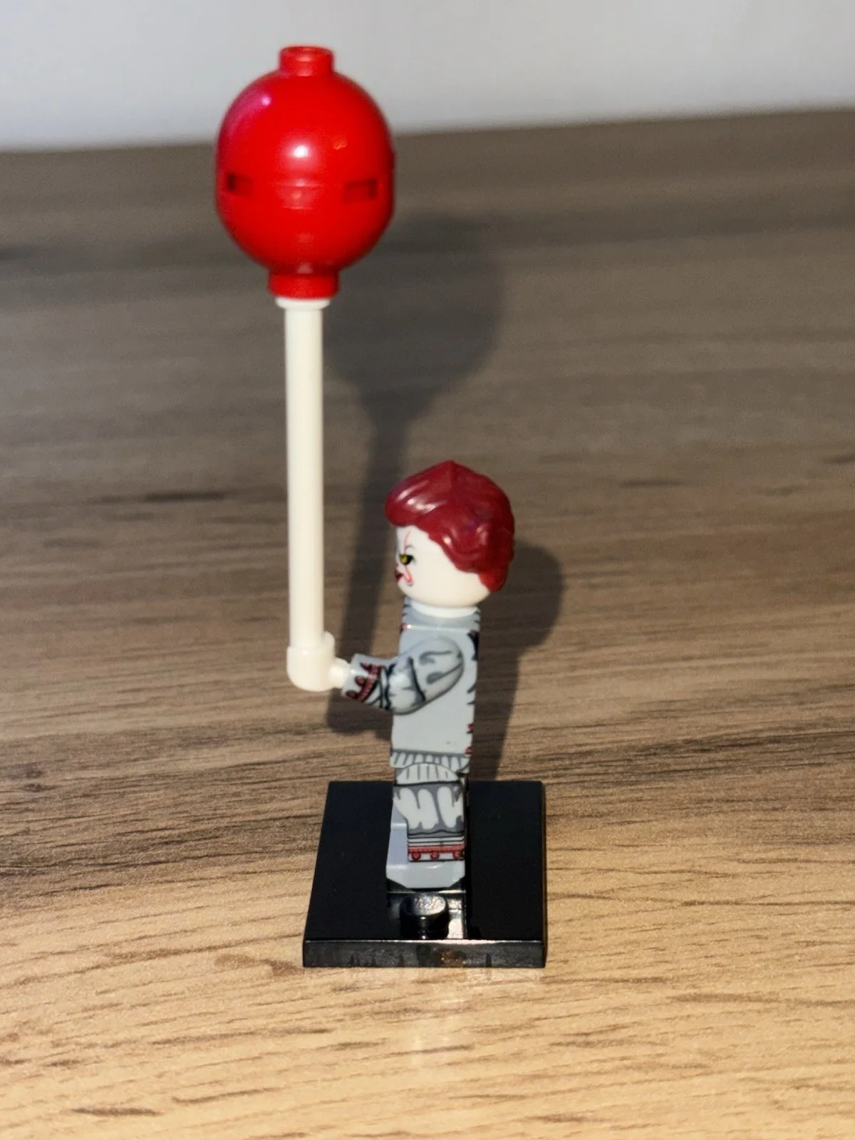 Custom Pennywise IT Mini Figure Stephen King IT With Balloon, image 2