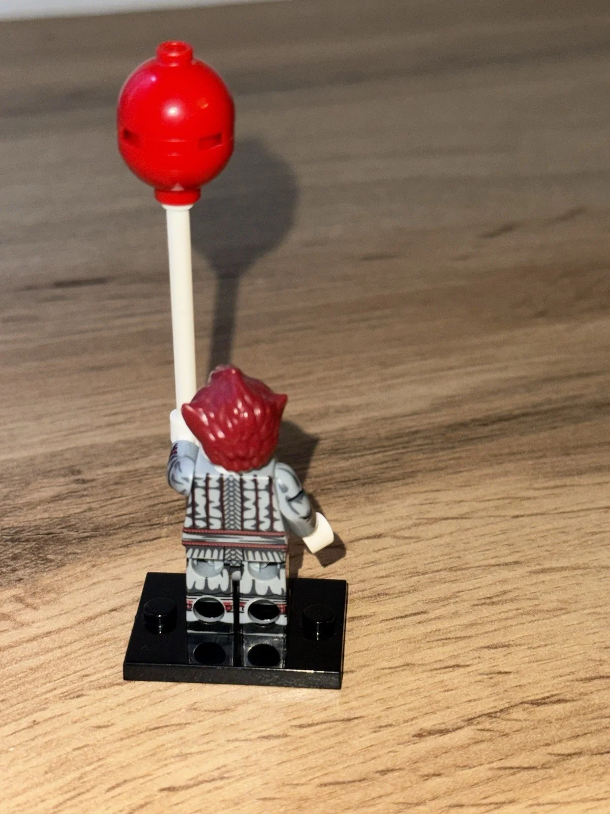 Custom Pennywise IT Mini Figure Stephen King IT With Balloon, image 3