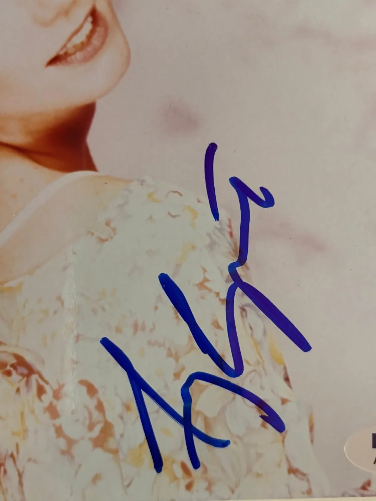 Amy Grant — AMY GRANT SIGNED AUTOGRAPHED 8X10 PHOTO BABY BABY HEART IN MOTION RARE PSA COA F, изображение 2