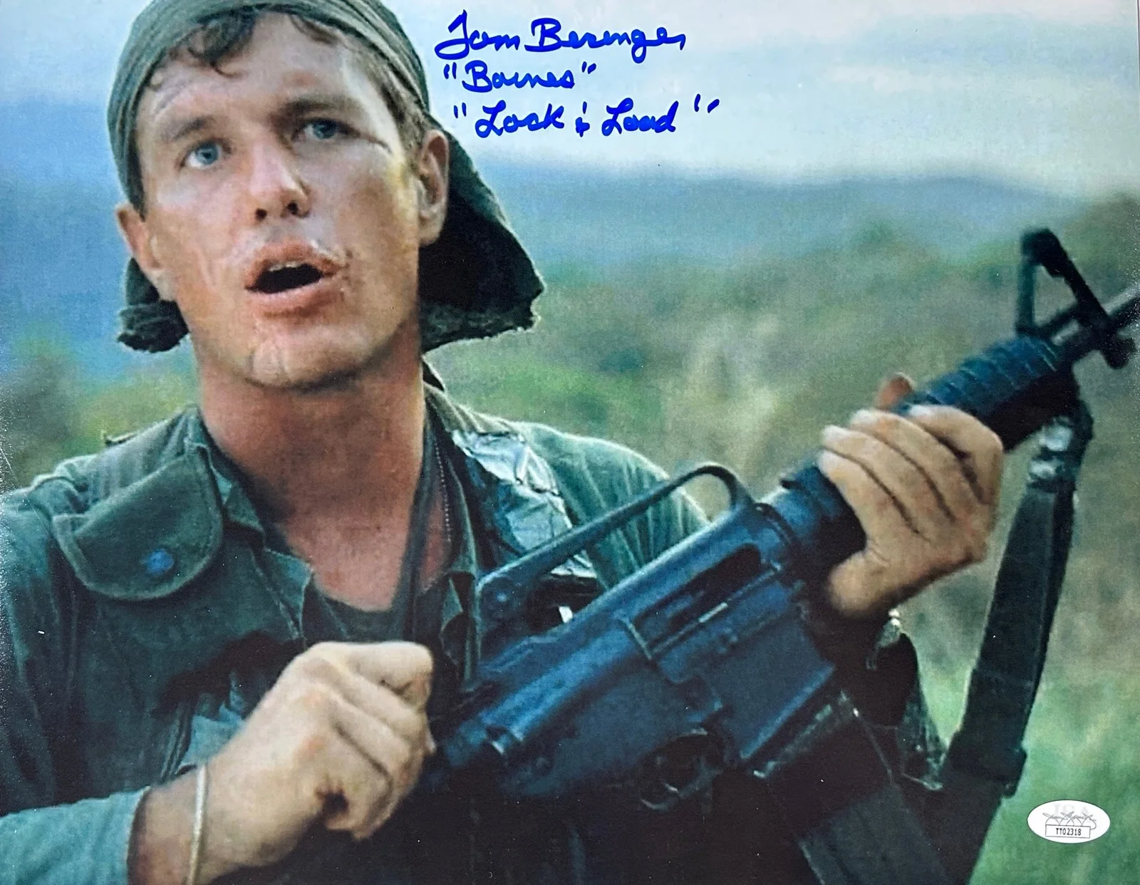 Tom Berenger — Tom Berenger Signed 11x14 Photo "Barnes" "Lock & Load" Platoon Private Signing