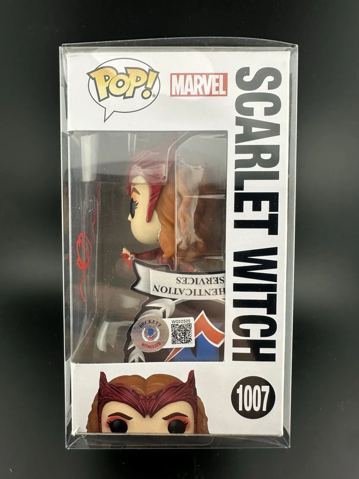 Elizabeth Olsen — Elizabeth Olsen Signed Scarlet Witch Funko Pop 1007 Beckett Witnessed, изображение 4
