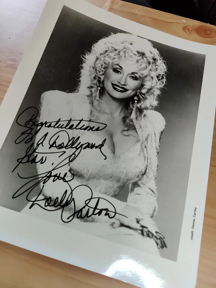 Dolly Parton Autograph 8.5 x 11 inch Black and White Photo To A Dollywood Star, изображение 4
