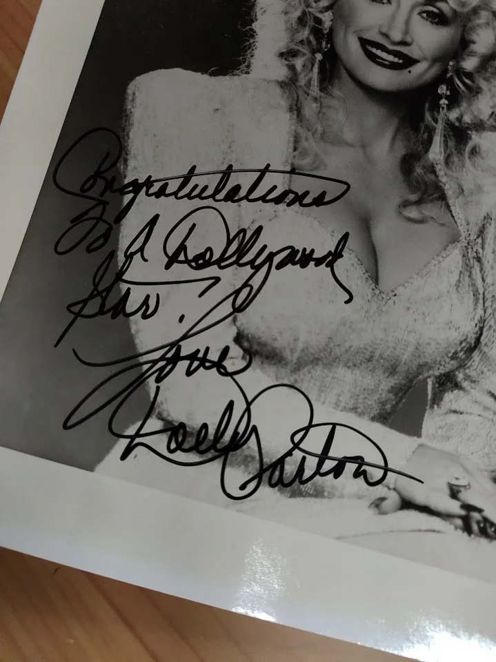 Dolly Parton Autograph 8.5 x 11 inch Black and White Photo To A Dollywood Star, изображение 5
