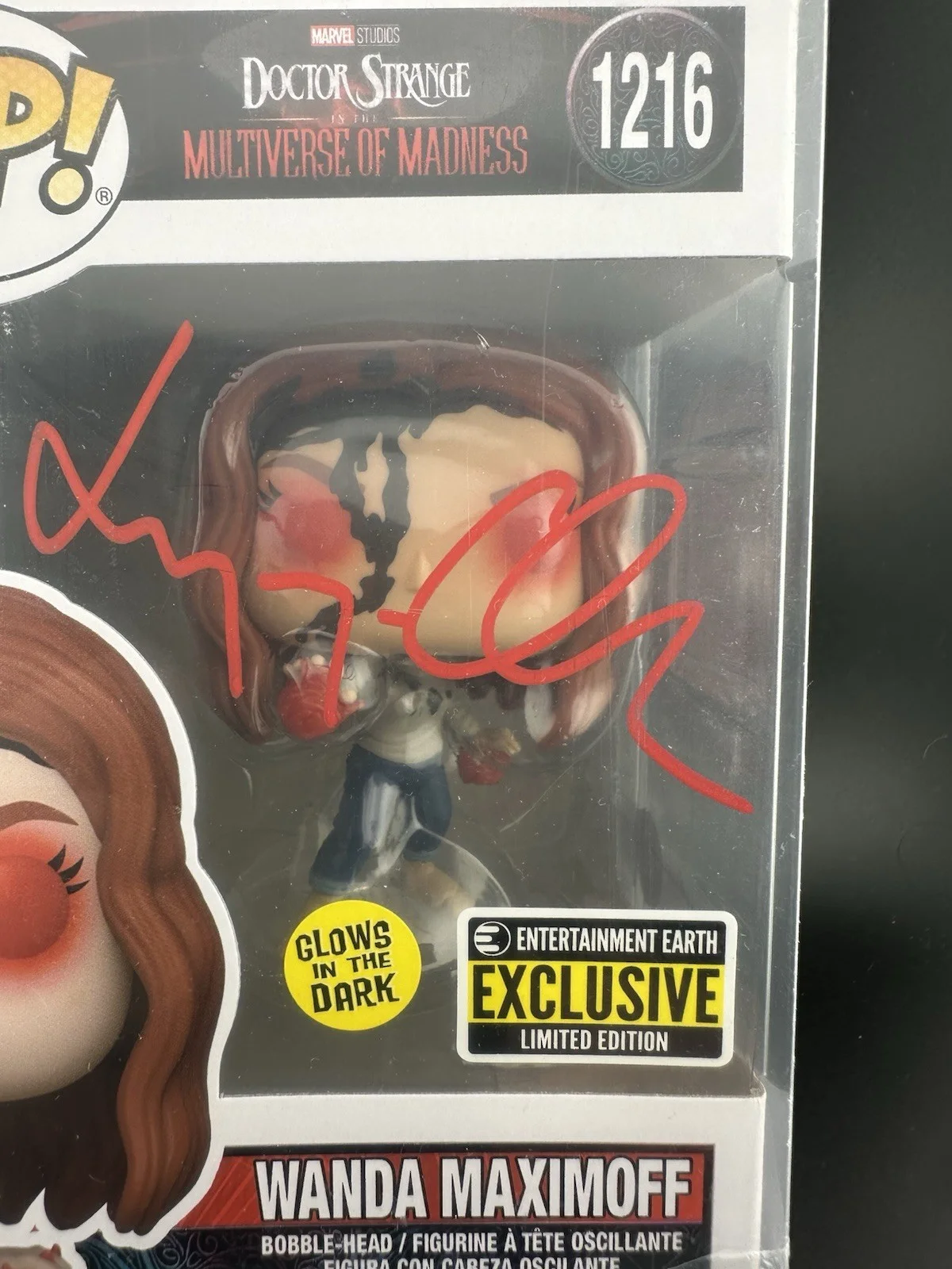 Elizabeth Olsen — Elizabeth Olsen Signed Scarlet Witch Red Eyes Funko Pop # 1216 Beckett Witnessed, изображение 2