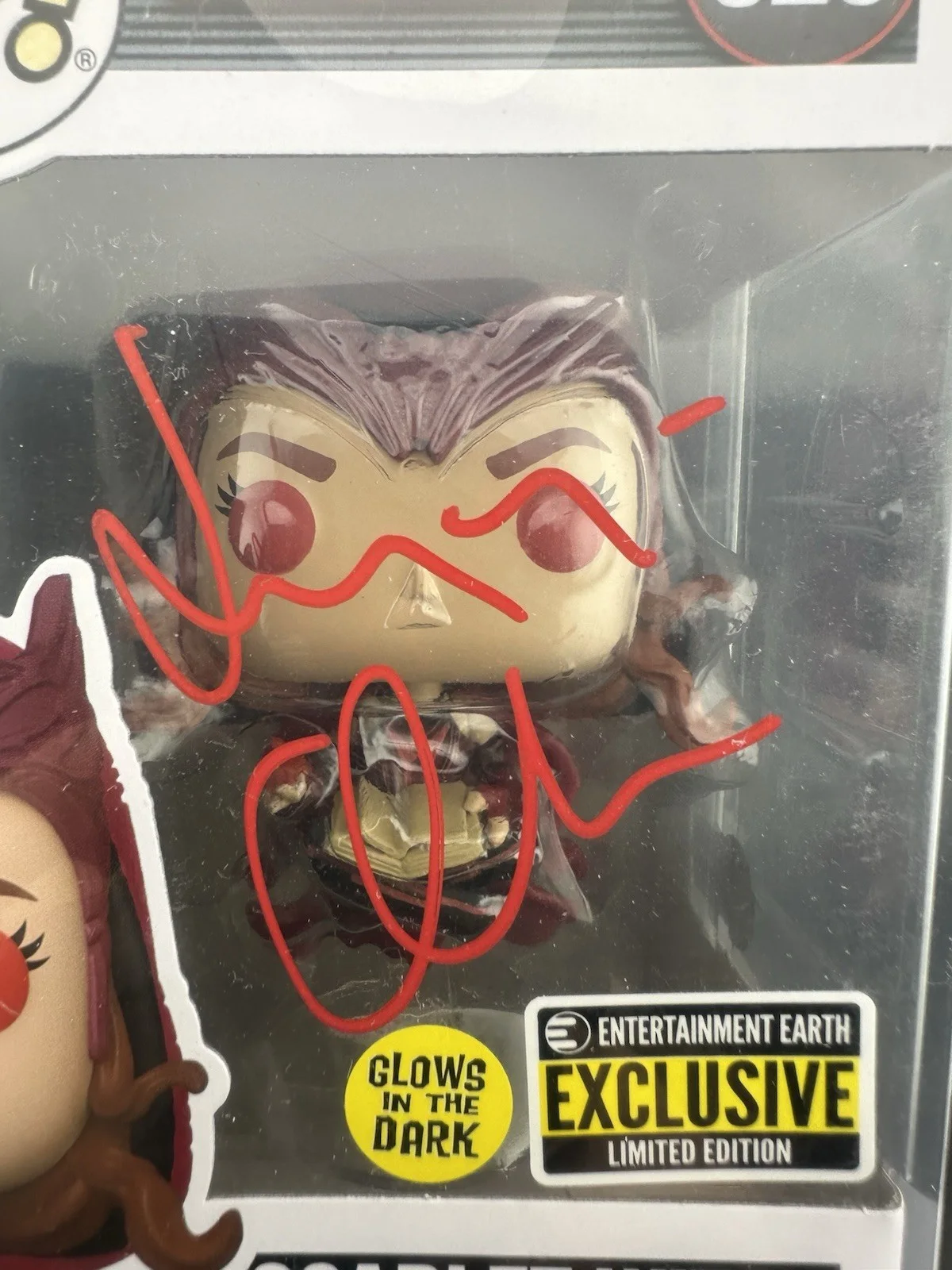Elizabeth Olsen — Elizabeth Olsen Signed Scarlet Witch Red Eyes Funko Pop 823 Beckett Witnessed, изображение 3