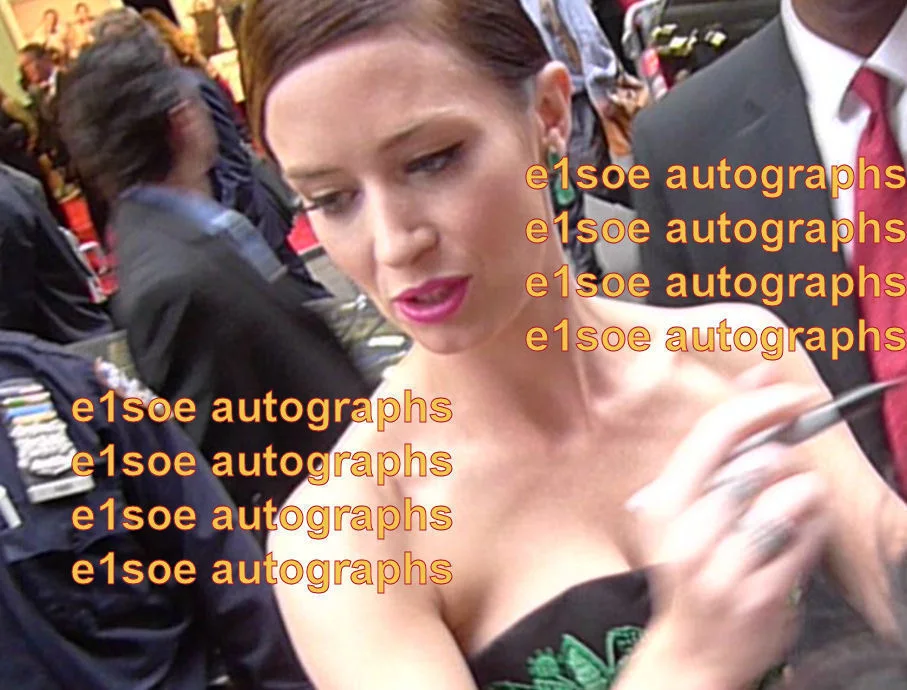 emily blunt — Emily Blunt signed 8x10 photo. Proof - Disclosure Day, Devil Wears Prada, image 5