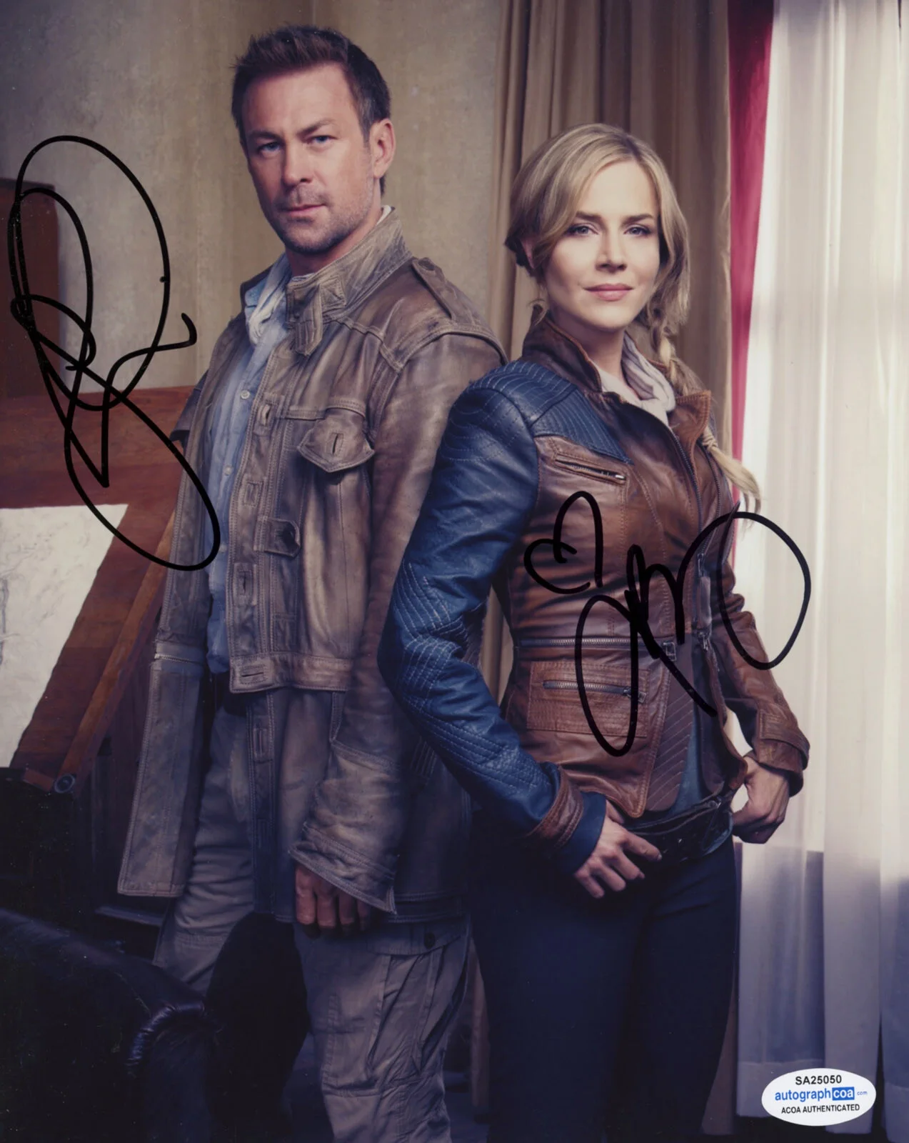 JULIE BENZ, GRANT BOWLER — Julie Benz & Grant Bowler signed "DEFIANCE" 8x10 Photo AUTOGRAPHED a ACOA COA, изображение 3