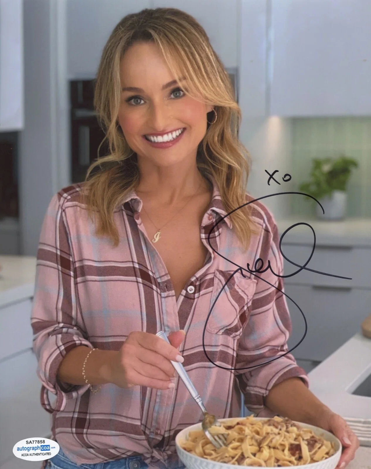 GIADA DE LAURENTIIS — Giada De Laurentiis signed Autograph 8x10 Photo CHEF c Hot SEXY MrBeast ACOA COA, image 3
