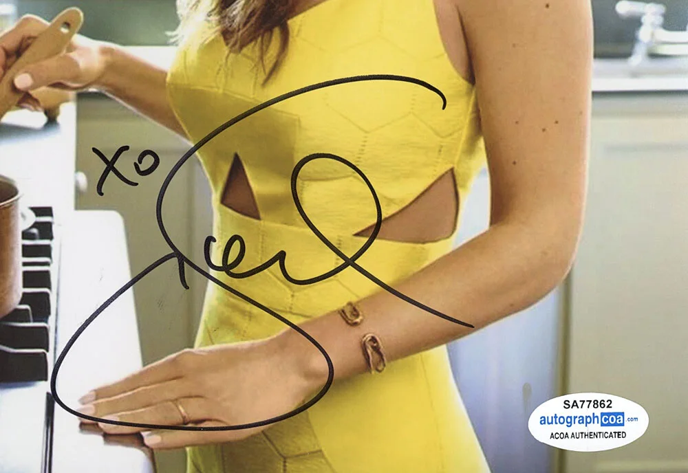 GIADA DE LAURENTIIS — Giada De Laurentiis signed Autograph 8x10 Photo CHEF g Hot SEXY MrBeast ACOA COA, image 4
